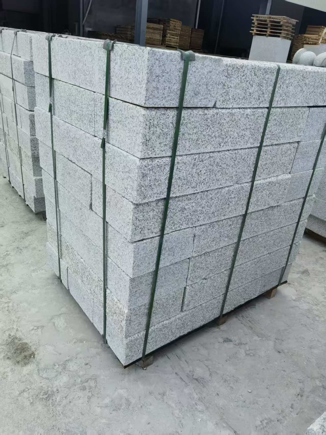 贺州 芙蓉白火烧两面路沿石